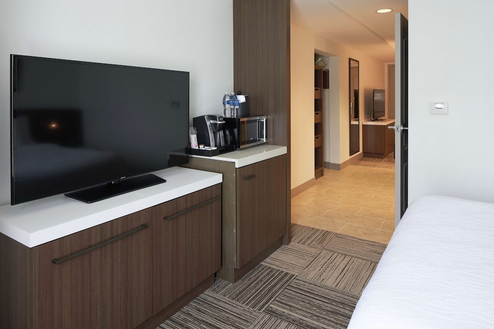 Hilton Garden Inn Evansville 6/50