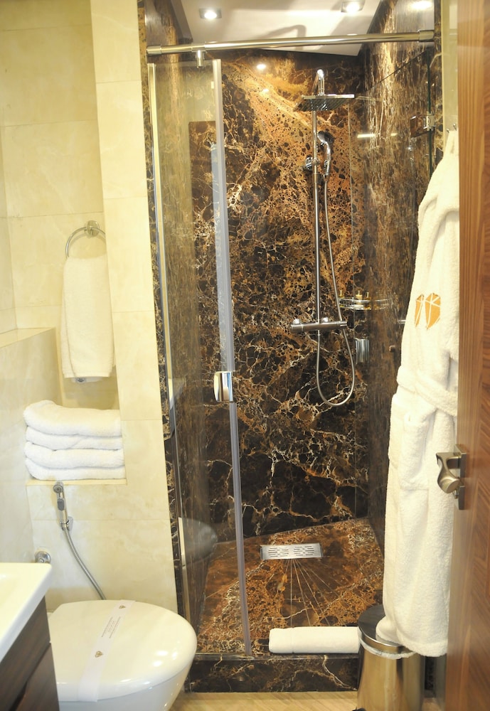 جناح سوبيريور تنفيذي بسرير كينج بشرفة مع أريكة، Suite Hotel Casa Diamond 4/4