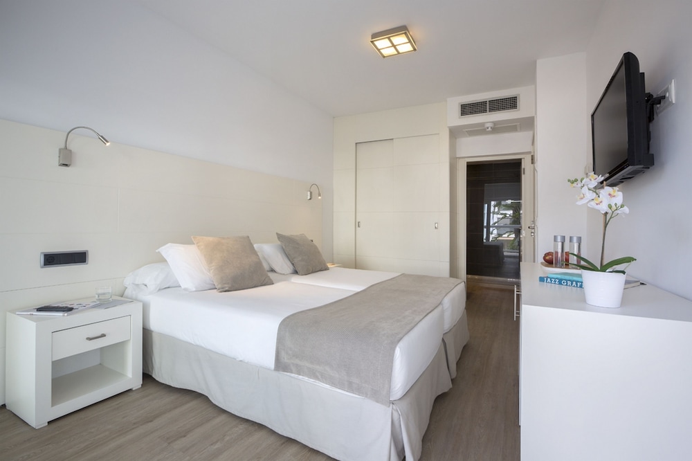 Las Gaviotas Suites Hotel 12/59