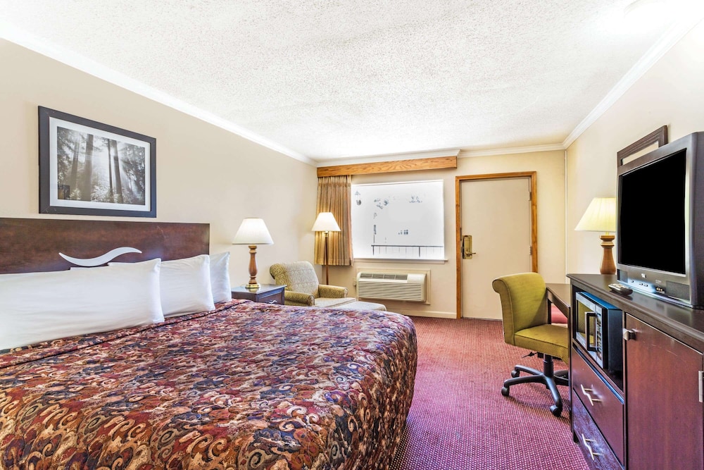Days Inn by Wyndham San Antonio Southeast/Frost Bank Center 9/16