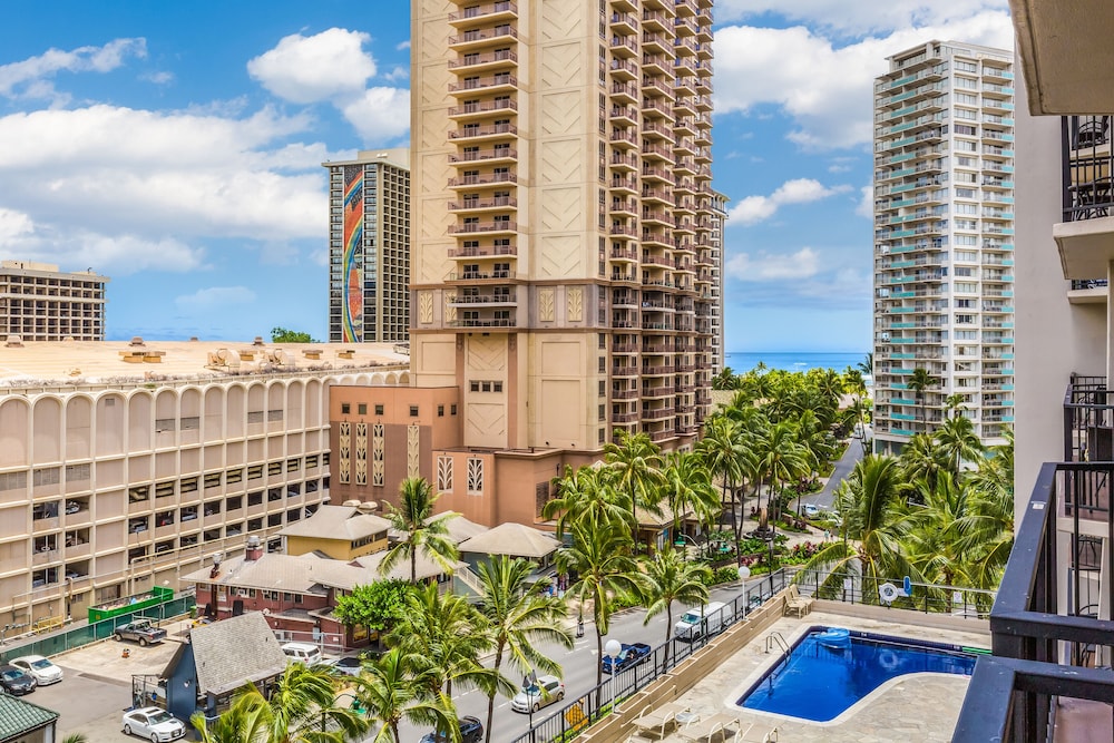 Castle Palms at Waikiki 51/60