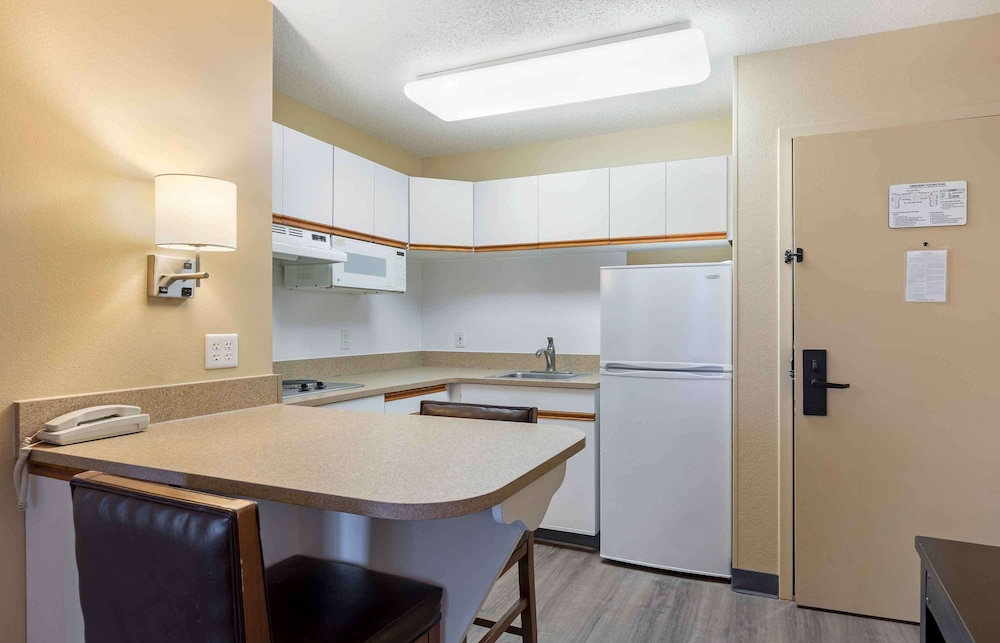 Extended Stay America Select Suites - St. Louis - Airport - Central 38/48