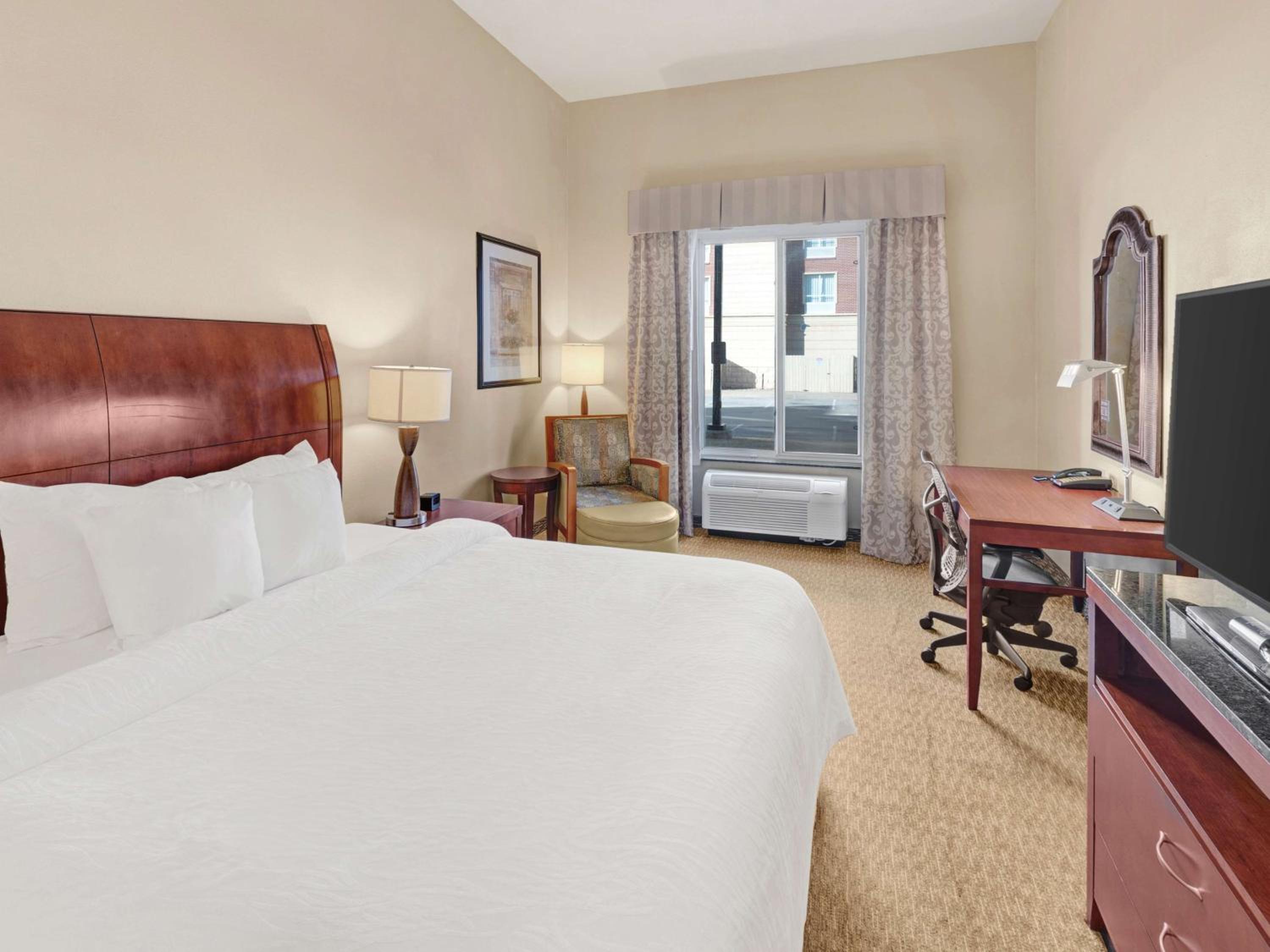 ROOM, KING BED