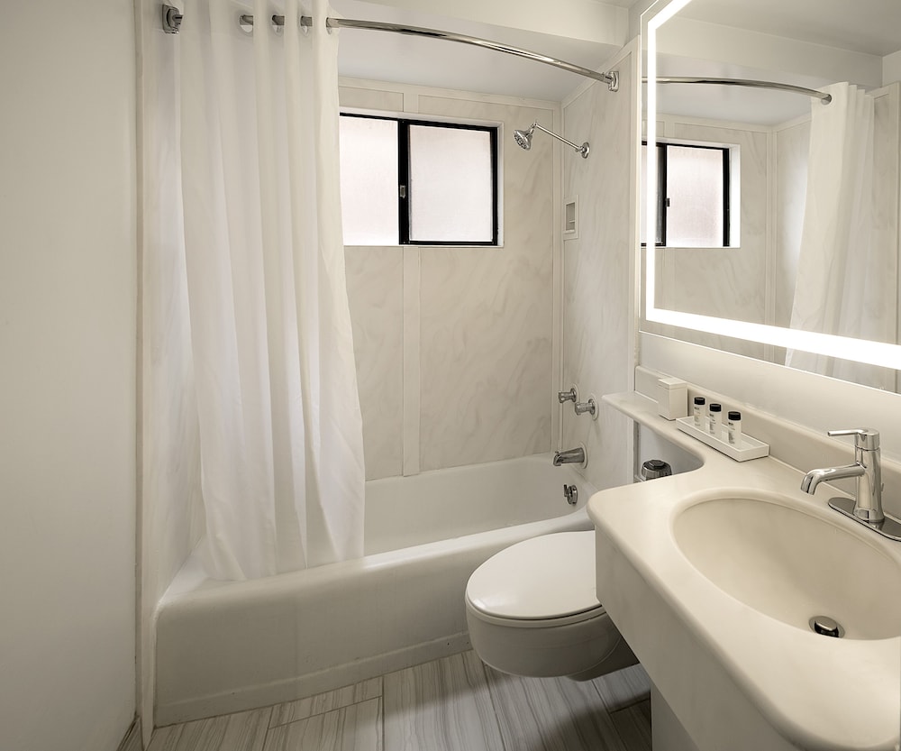 2 Bedrooms, Suite, 2 Queen Beds, Ocean View, Stair Access Only, 2 Bathrooms, Sofa, Terrace