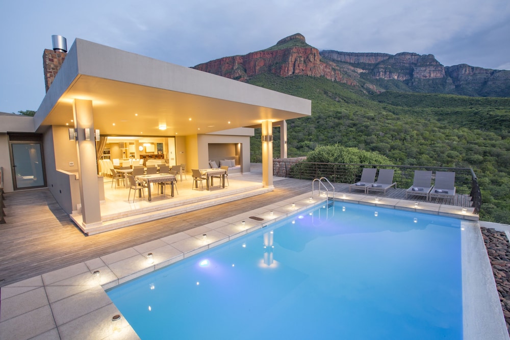 Umvangati House 2/50