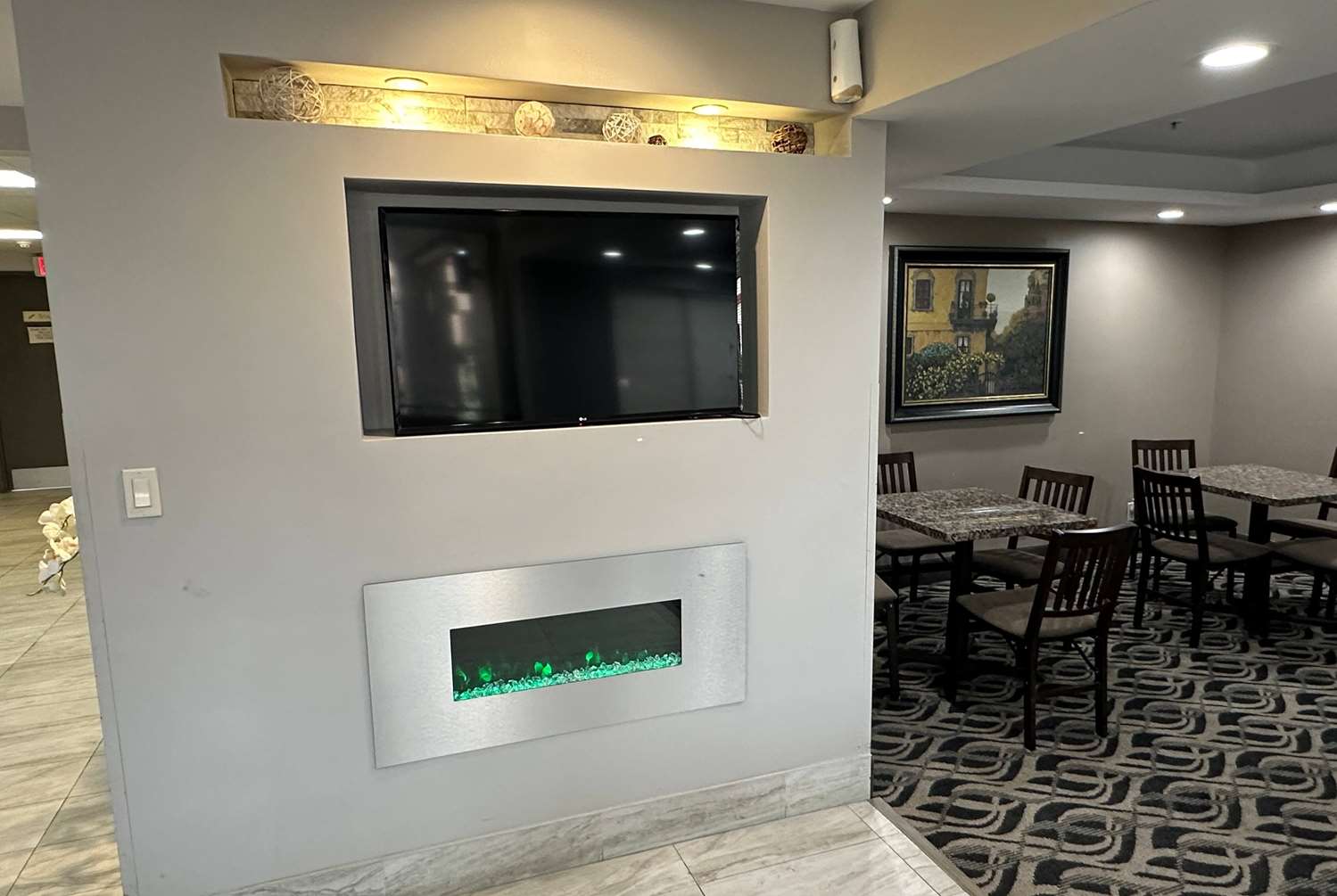 La Quinta Inn and Suites by Wyndham Cincinnati North 24/38
