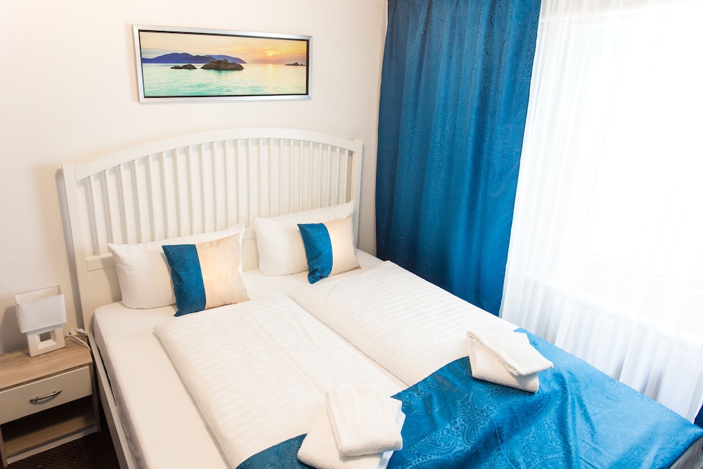 Hotel Condor 8/41