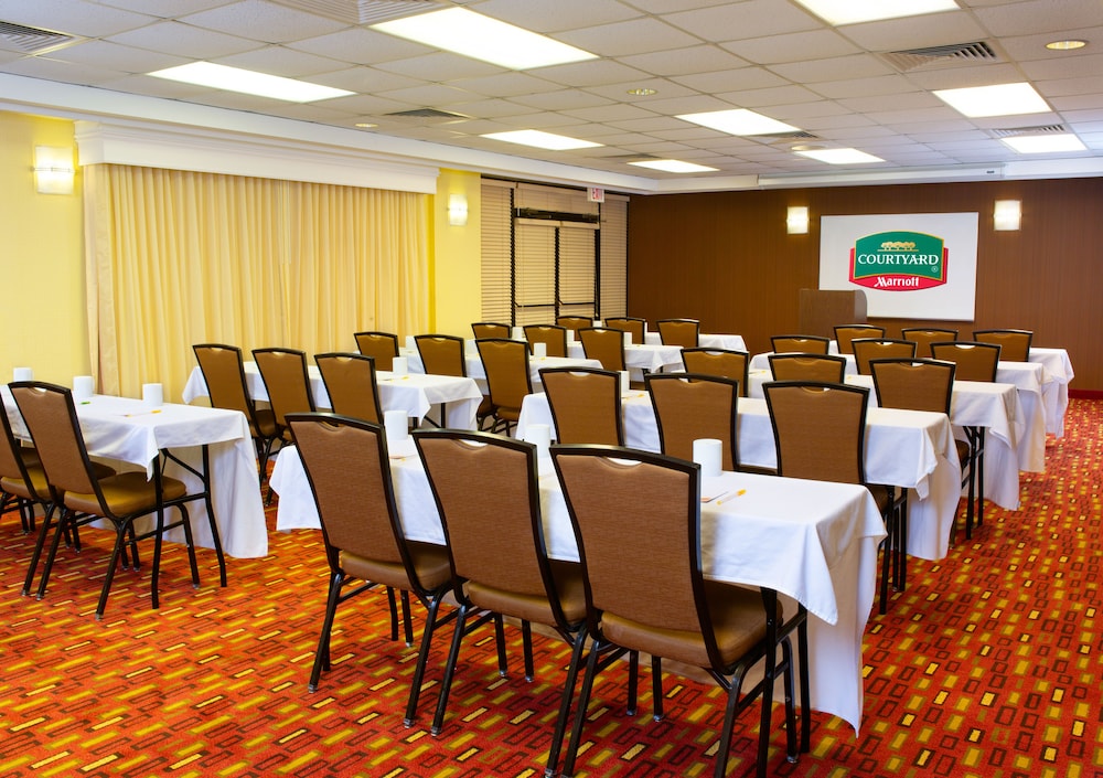 Courtyard by Marriott Scranton Montage Mountain 32/34
