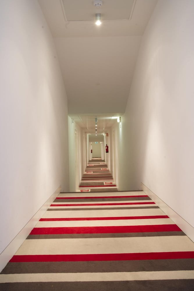 Jeronimos 8 Hotel 33/67