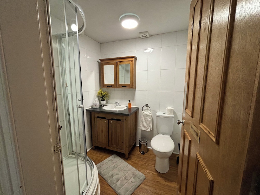 Clarin Guest House 25/28