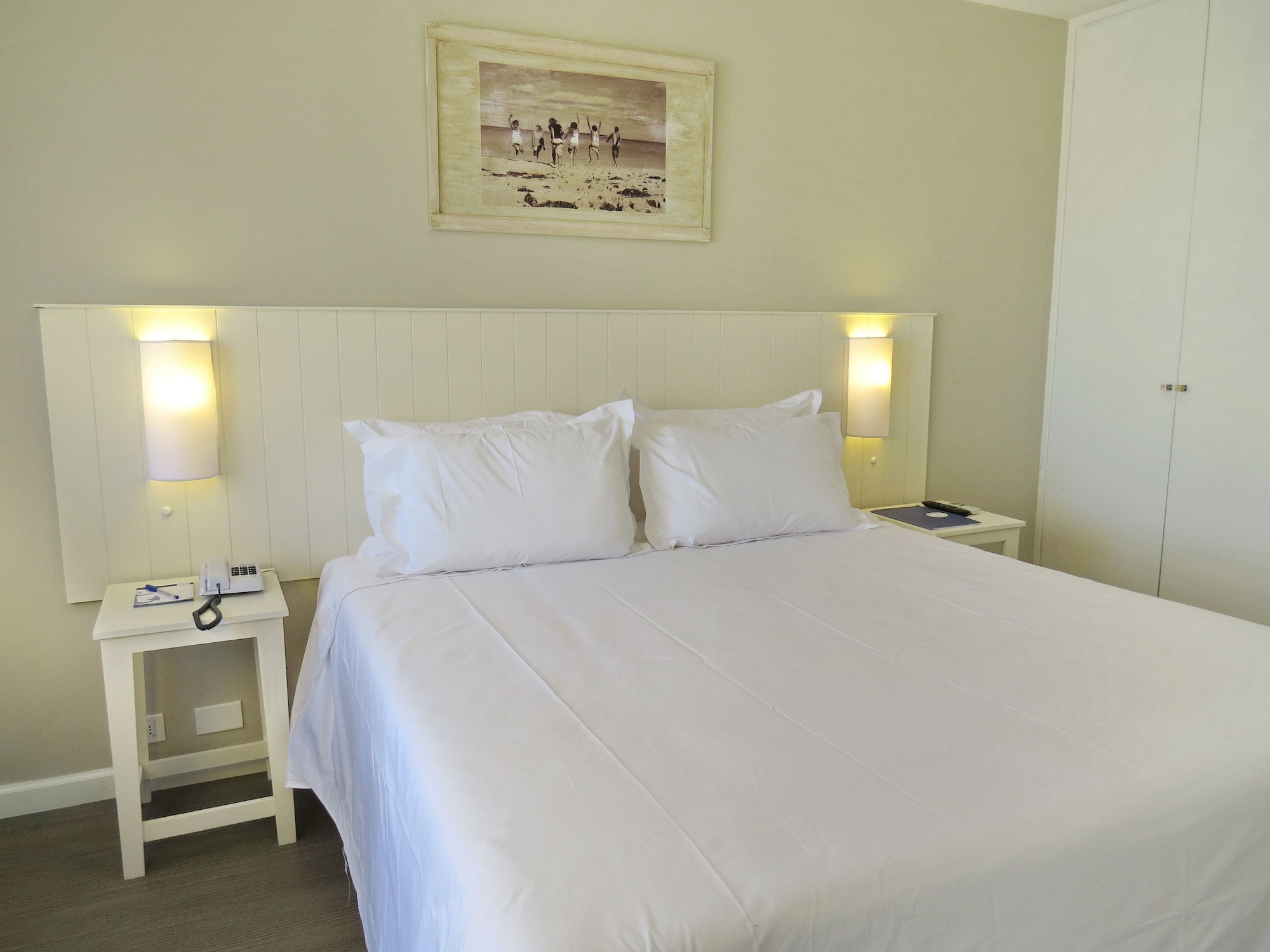 STANDARD, QUEEN BED