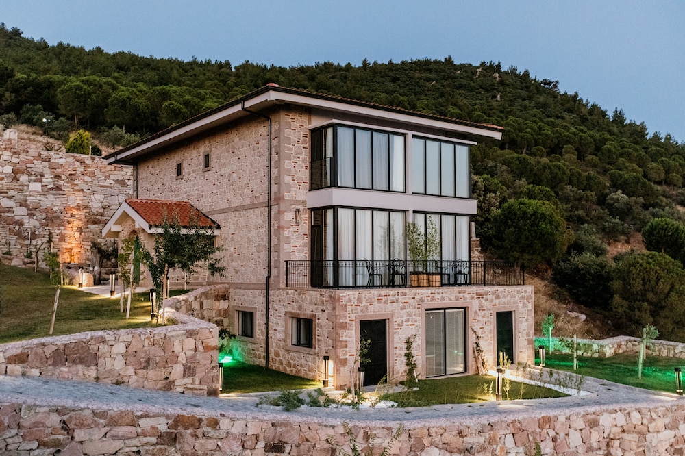 Marlo Ayvalik +12 Adult Only 1/50