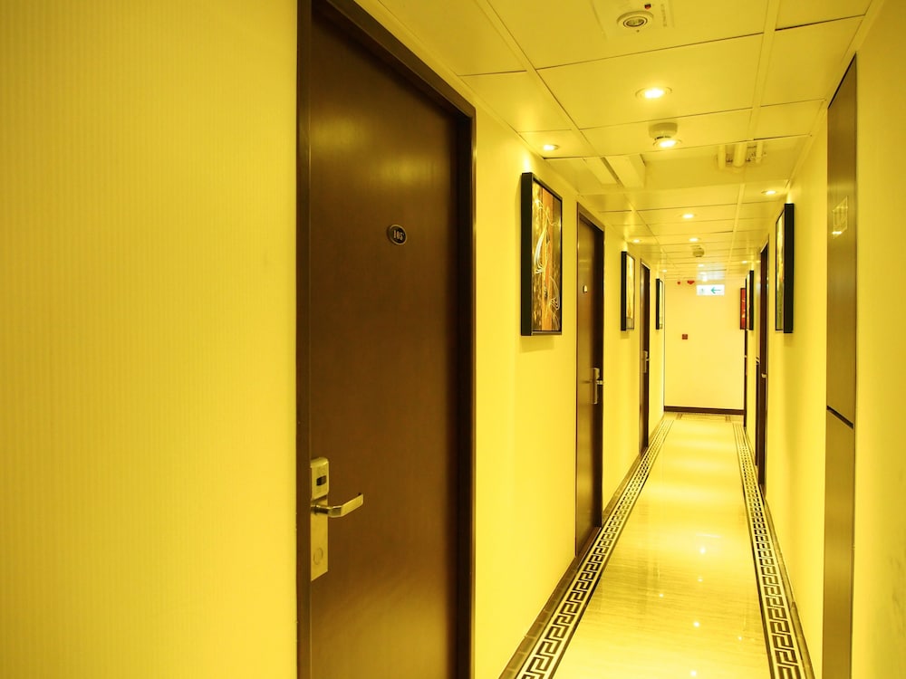 California Hotel 41/50