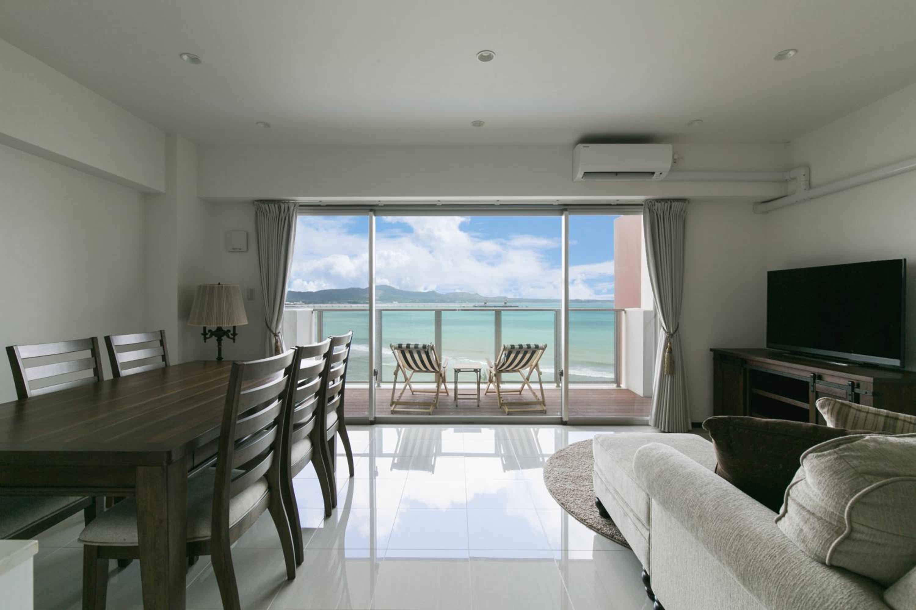 جناح، Hideout Okinawa Uruma 2/2
