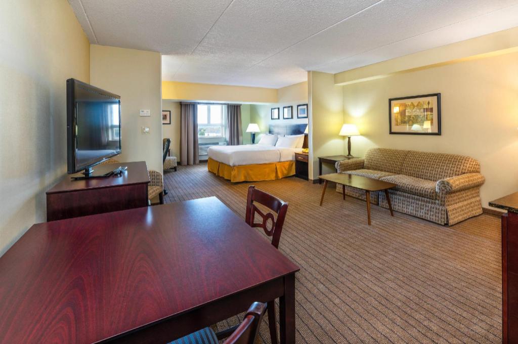 Upgrade, Suite, King Bed