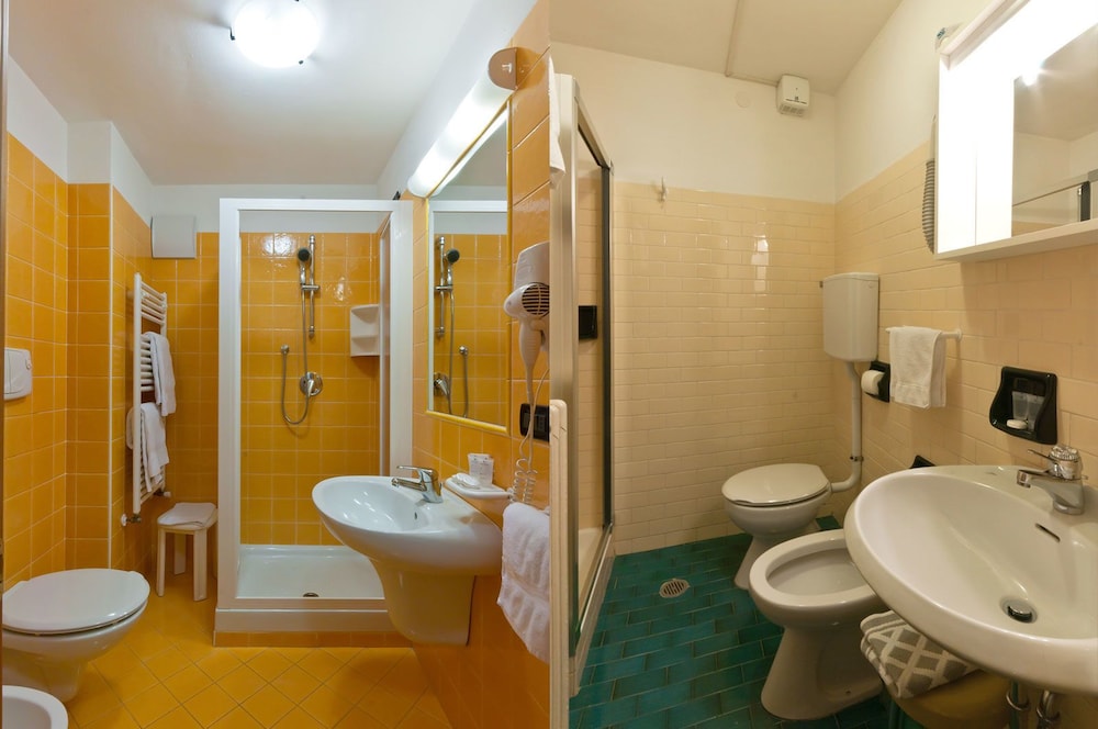 Economy, Queen Bed, HOTEL CHALET PINETA 3/3