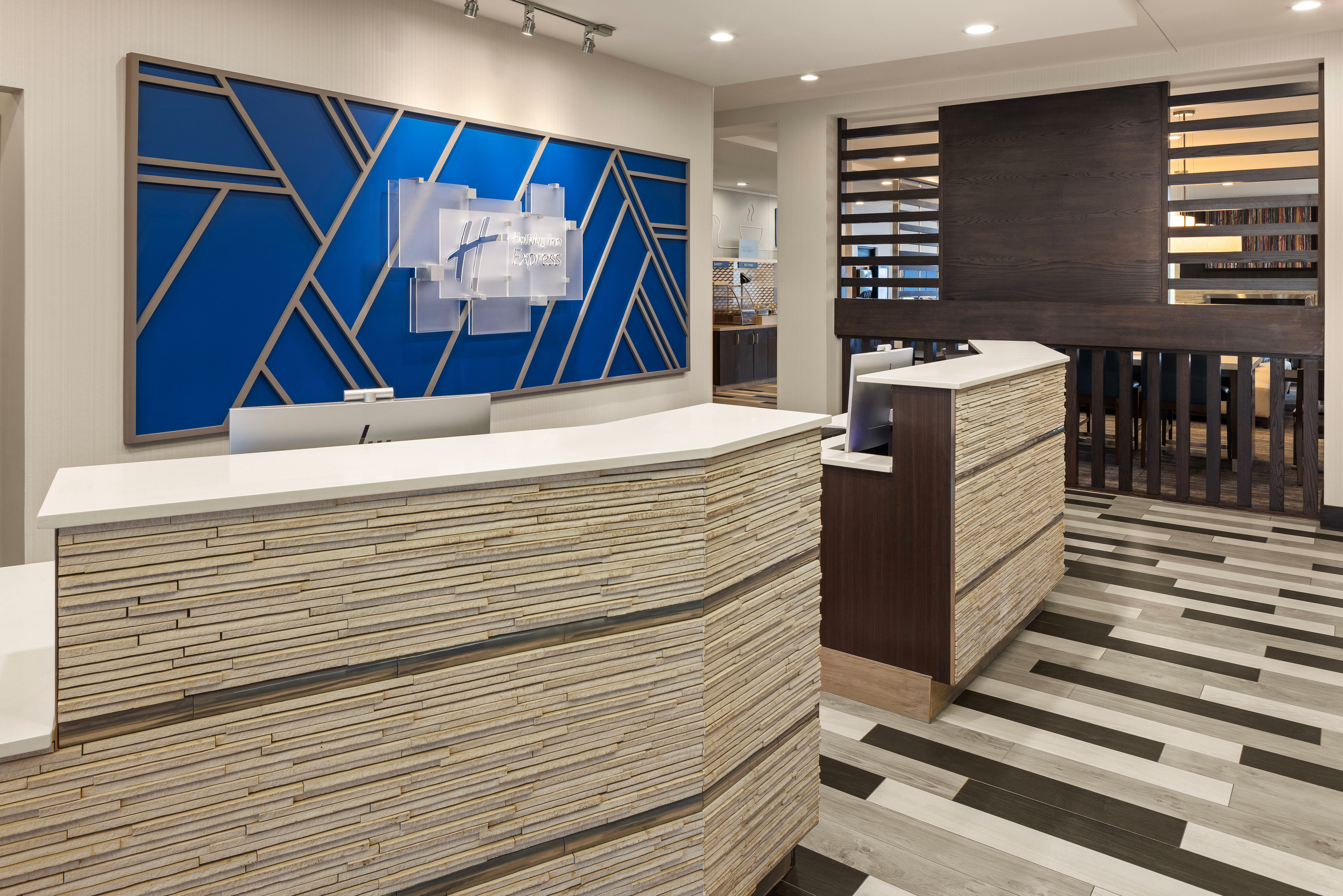 Holiday Inn Express Moline - Quad Cities Area 11/73