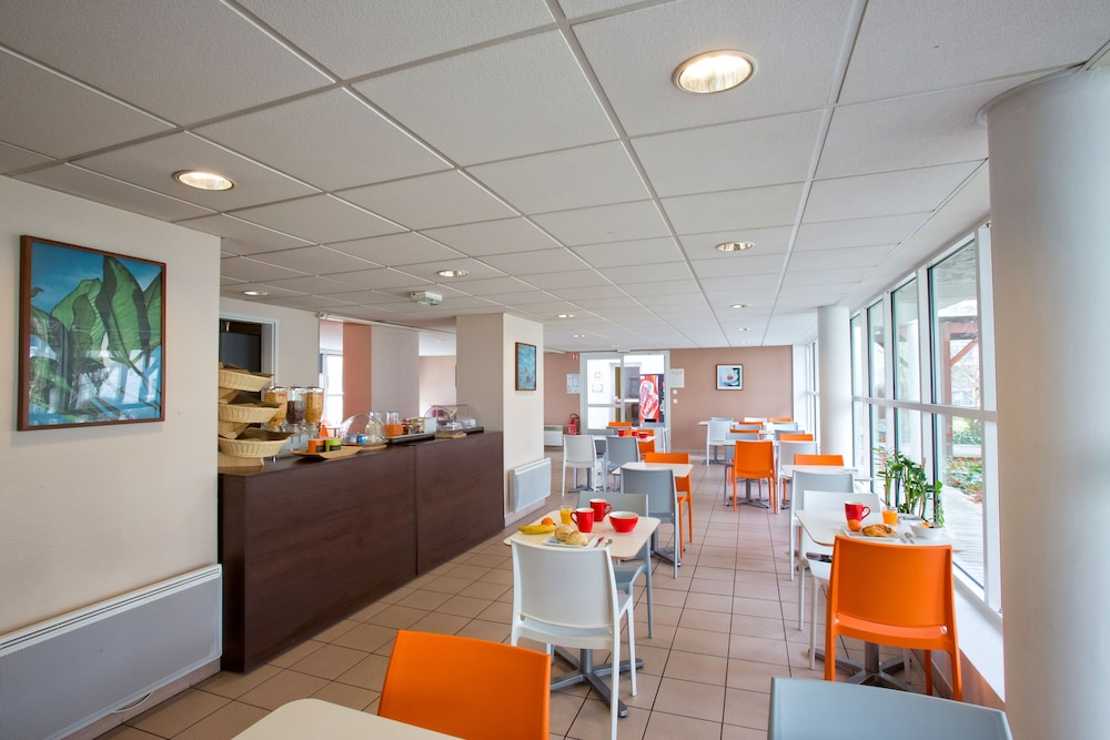 All Suites Appart Hotel Merignac 43/51