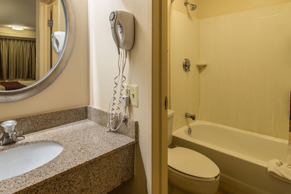 Red Oak Inn Detroit Metro Airport - Belleville 9/33