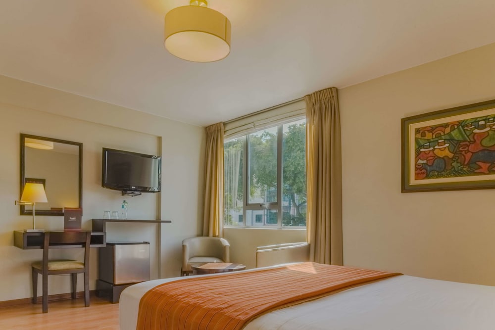 ROOM, DOUBLE BED