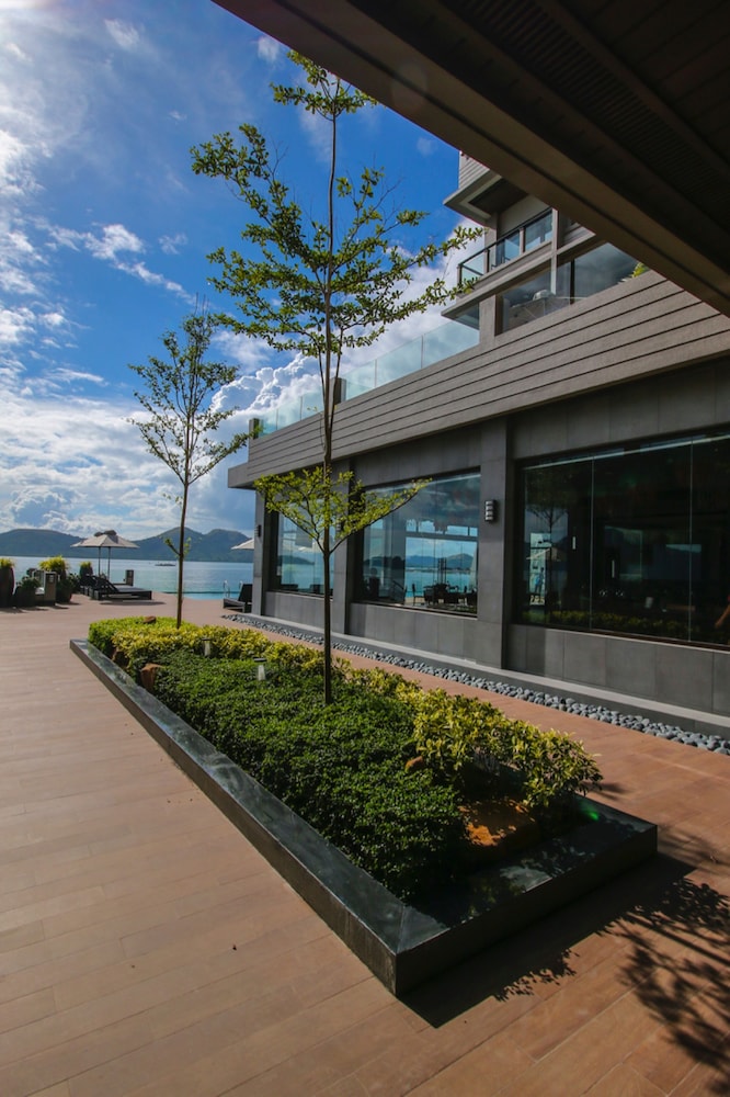Two Seasons Coron Bayside Hotel 64/68