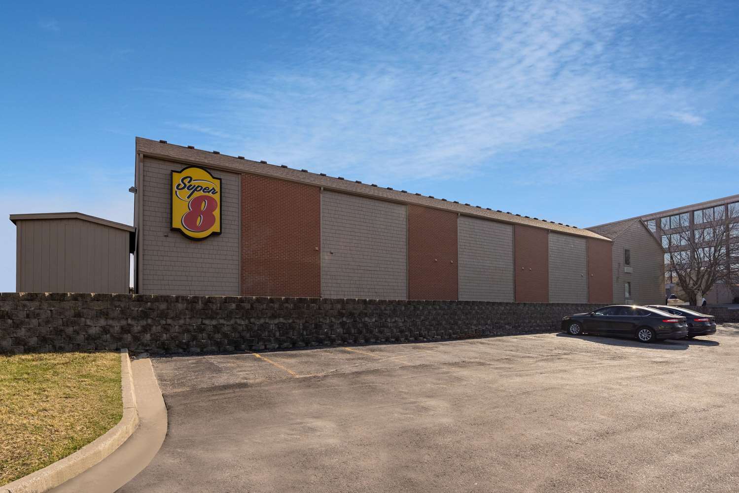 Super 8 By Wyndham Kansas City Airport 12/19