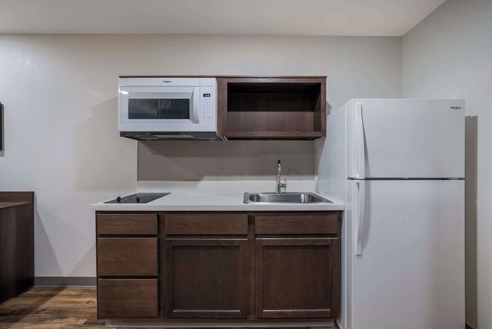 Woodspring Suites Milwaukee - Menomonee Falls 7/27
