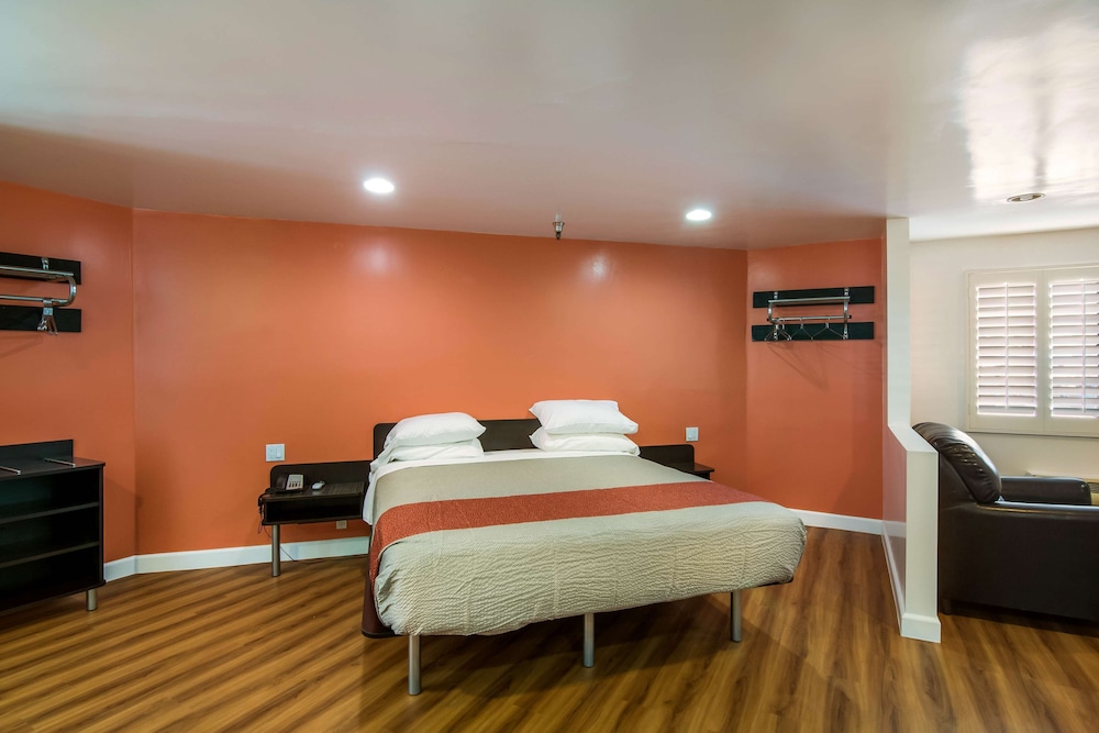 Motel6 Monterey Park, CA 18/47