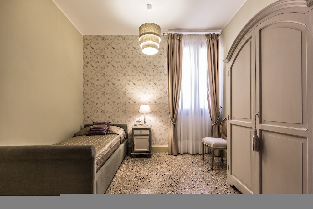 Palazzina Canal 19/37
