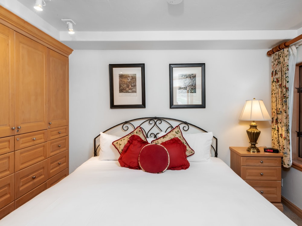 Bridge, Deluxe, Apartment, King and Twin Beds, Mountain View, Sofa