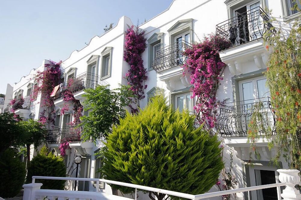 La Maison Apartments 43/52