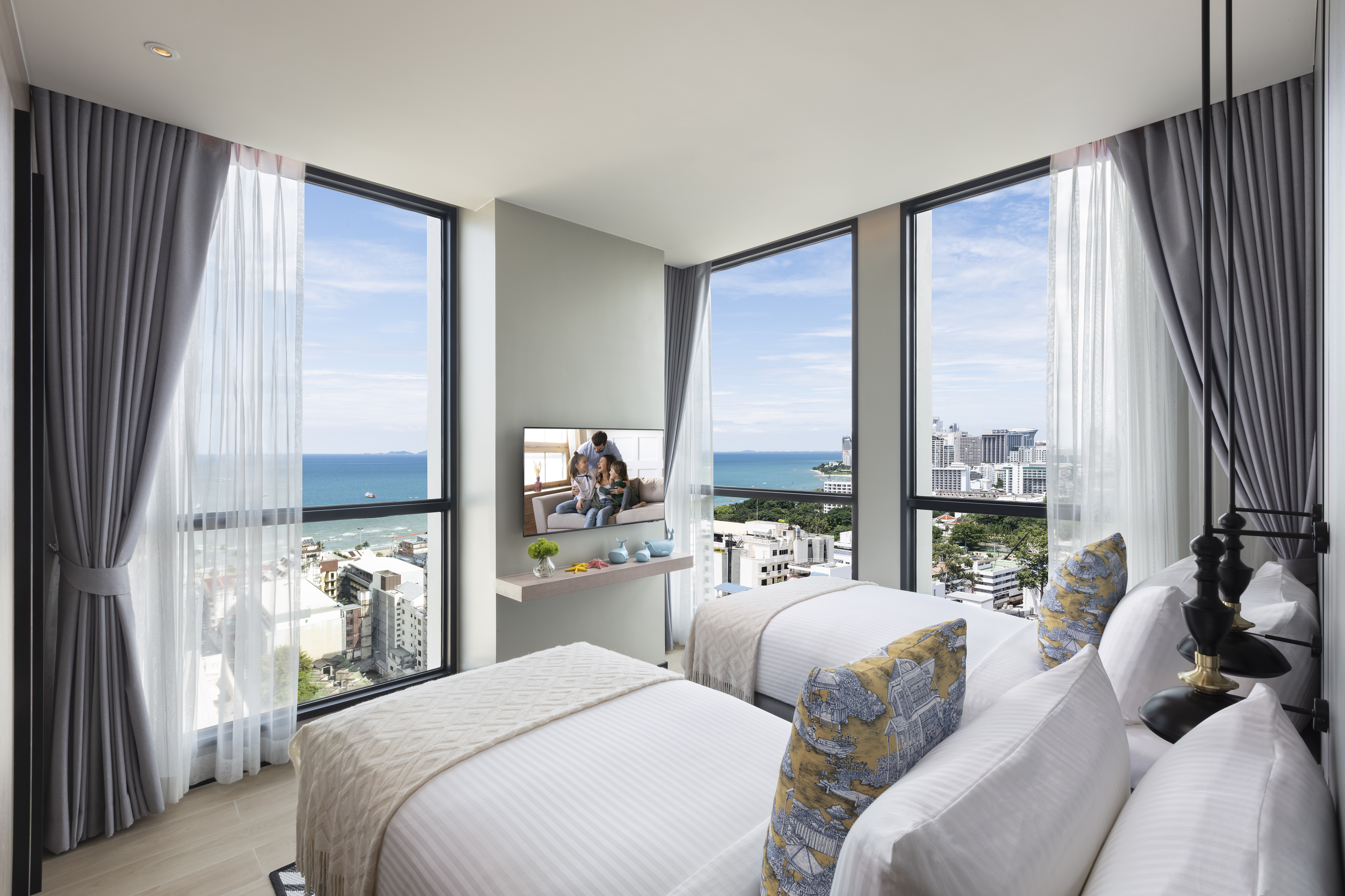 2 BEDROOMS, PREMIER, SEA VIEW