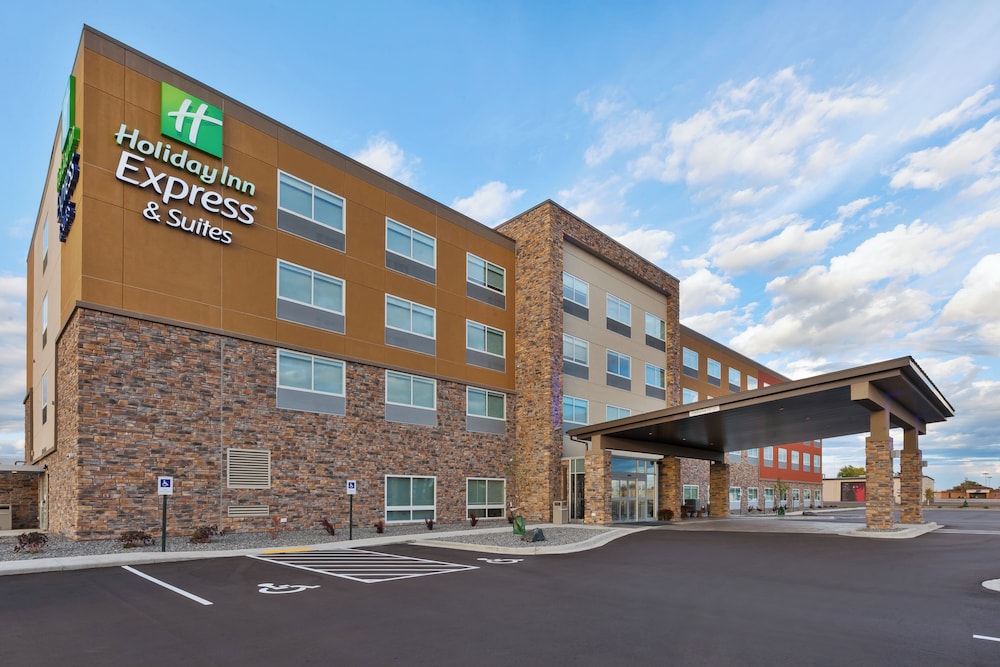 Holiday Inn Express and Suites Eau Claire West I-94, an IHG Hotel (ex Clarion Hotel Campus Area) 67/74