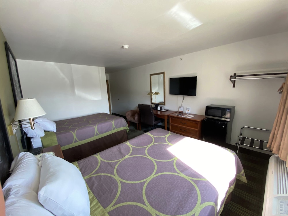 Super 8 by Wyndham Pittsburgh/Monroeville 23/47
