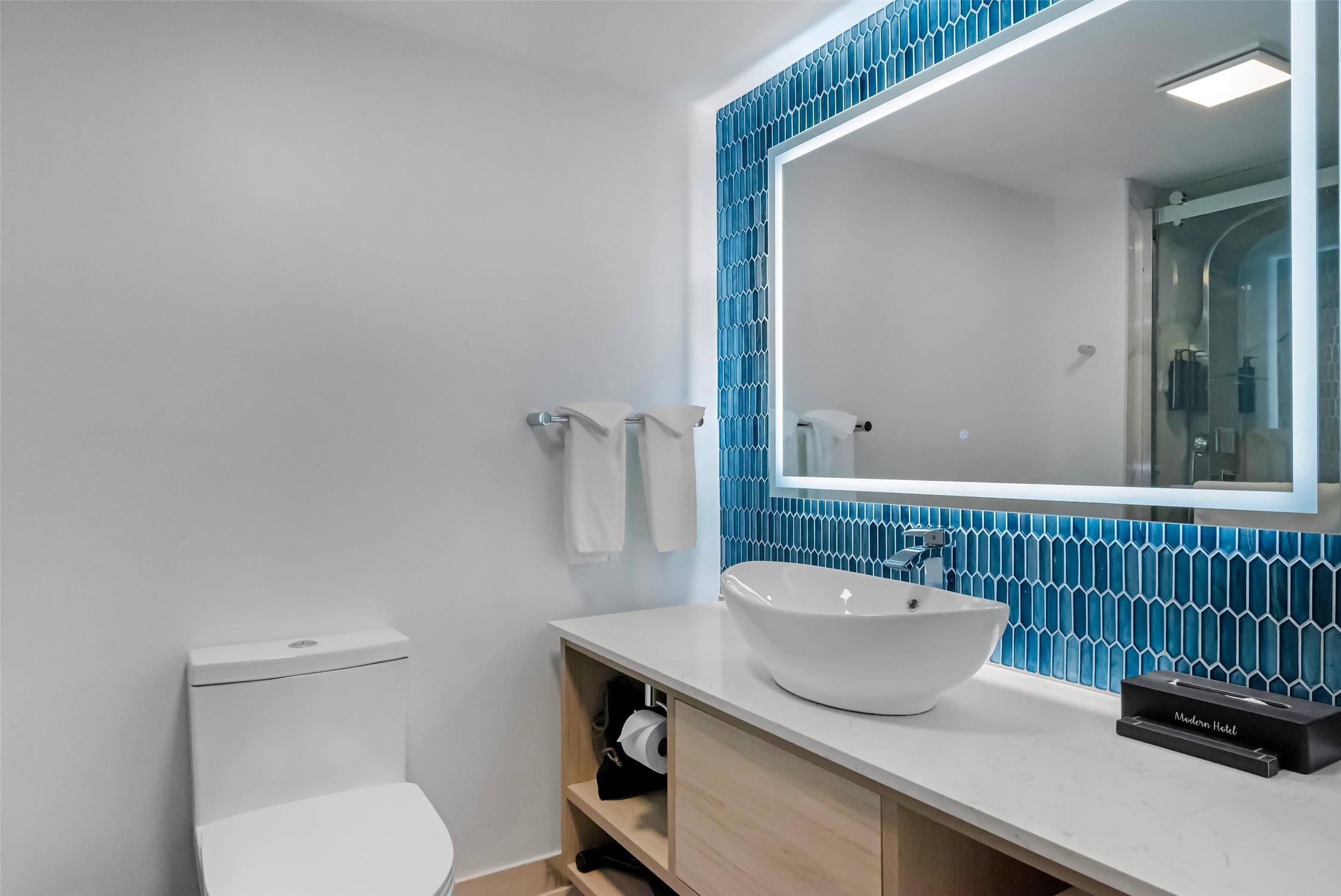 Blue A Modern Hotel, an Ascend Collection Hotel 24/26
