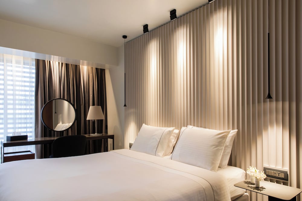 JUNIOR SUITE, QUEEN BED, 2 SOFA