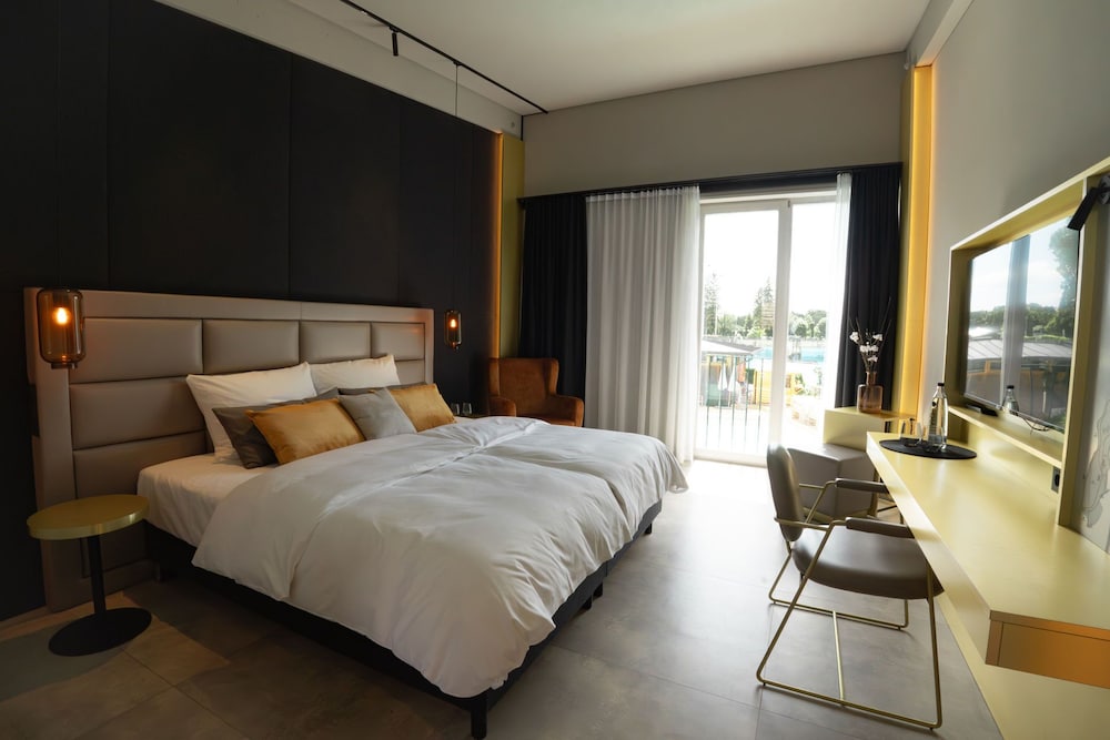 SportScheck Hotel 12/51
