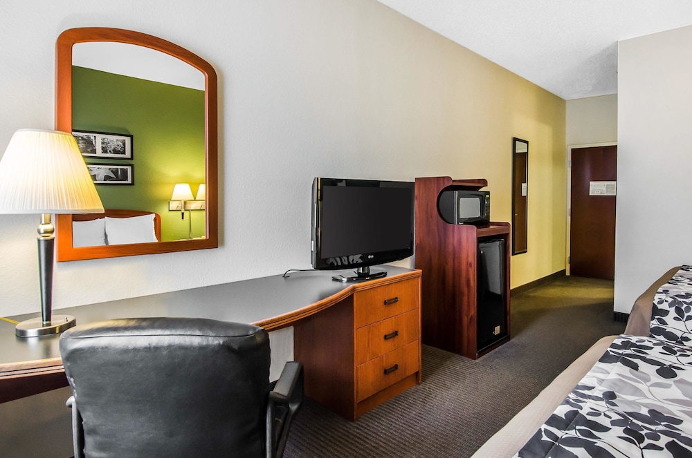 Sleep Inn & Suites Danville Hwy 58 33/35