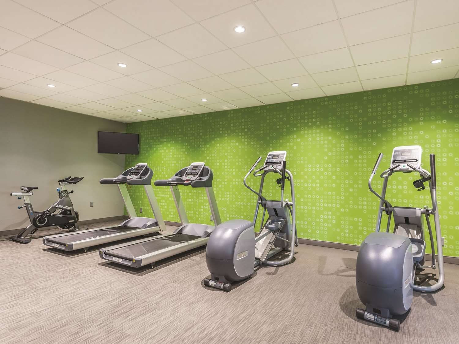 La Quinta Inn & Suites by Wyndham Cincinnati Sharonville 21/45