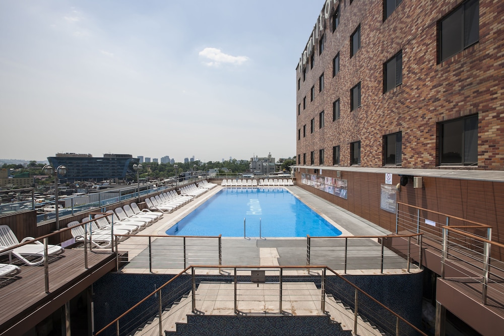 Hamilton Hotel 58/65