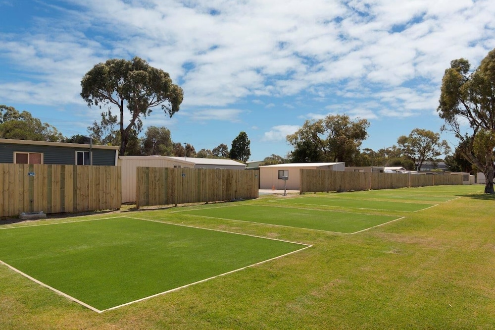 Victor Harbor Holiday & Cabin Park 24/46