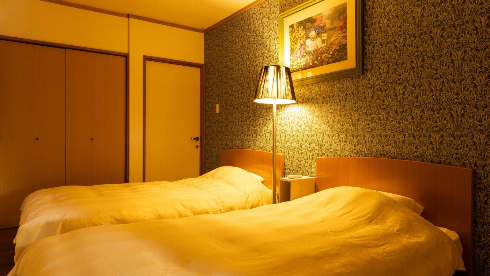 Japanese Western, Twin Beds, Tatami, Detached Building