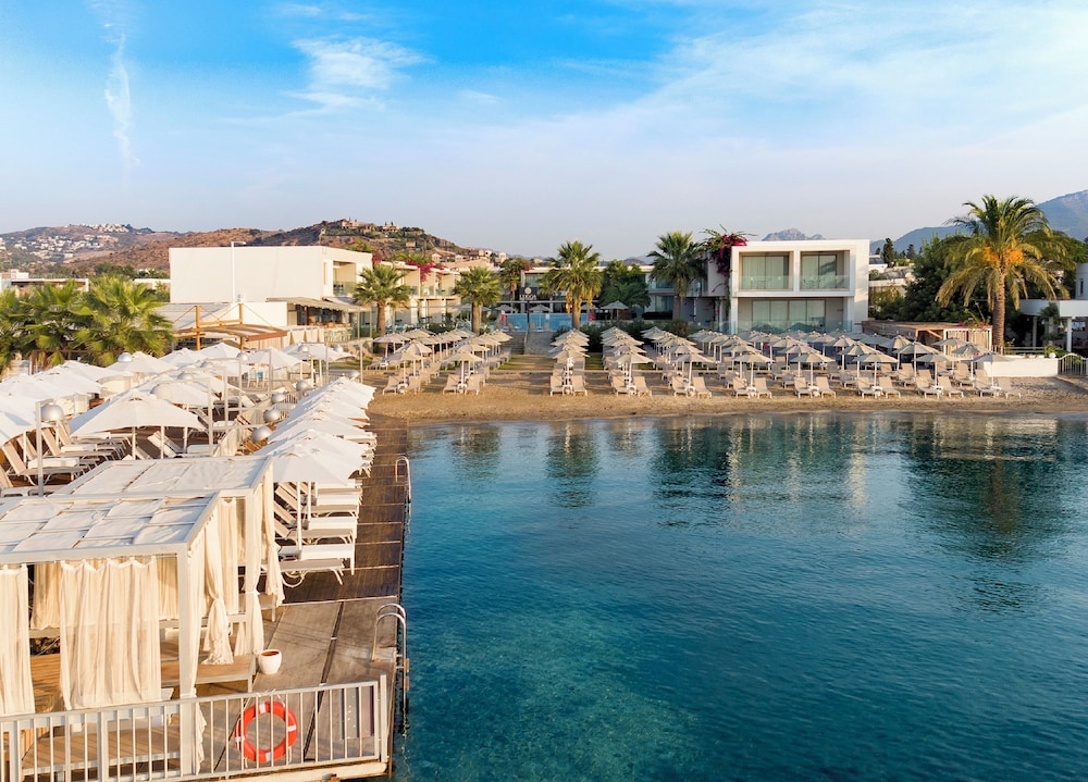Lugga Boutique Hotel and Beach 33/43