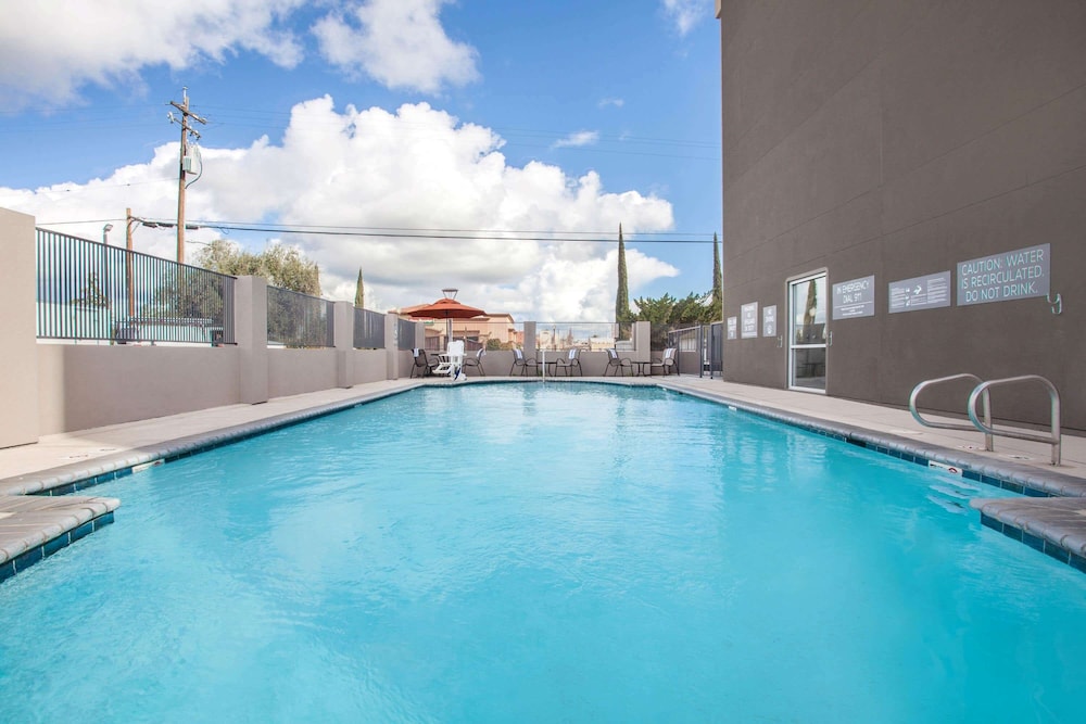 La Quinta Inn & Suites by Wyndham Madera 1/28
