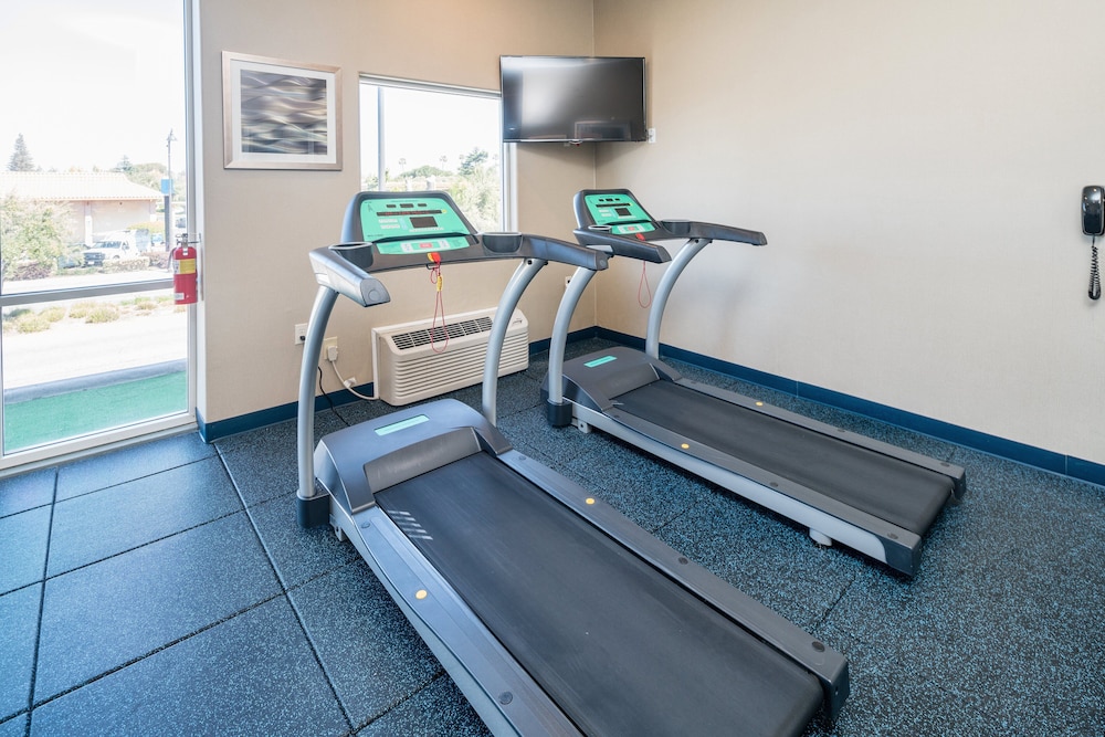 Holiday Inn Express Hotel Suites Santa Clara 36/58