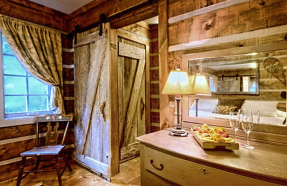 Lake Rabun Hotel Restaurant 48/50