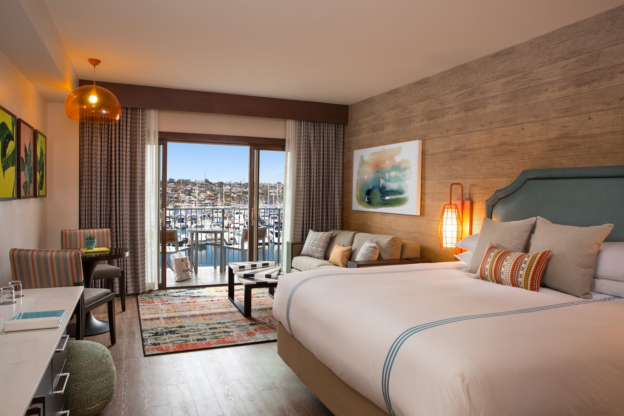 JUNIOR SUITE, KING BED, BAY VIEW