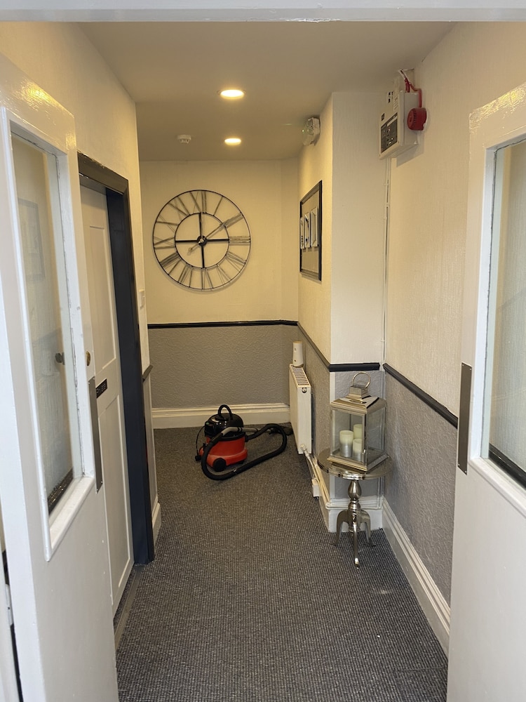 Honley Hotel 23/30