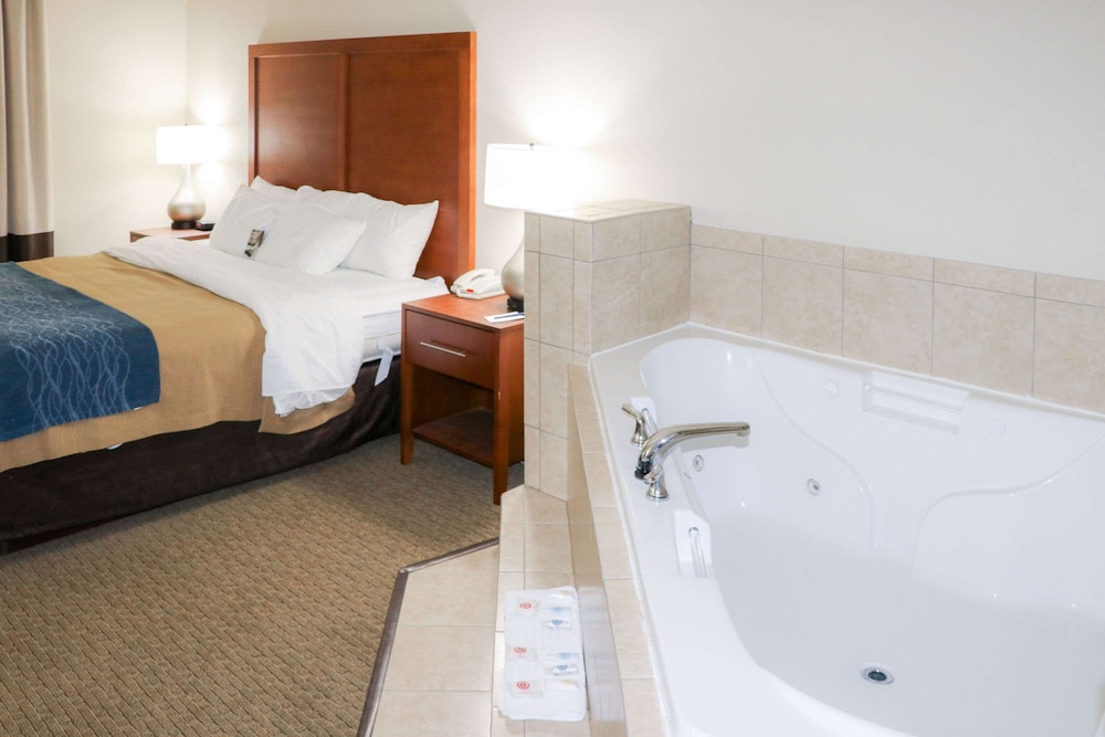 Comfort Inn and Suites Sikeston I-55 16/47