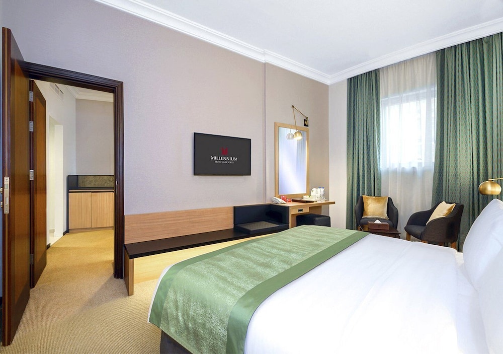 JUNIOR SUITE, KING BED